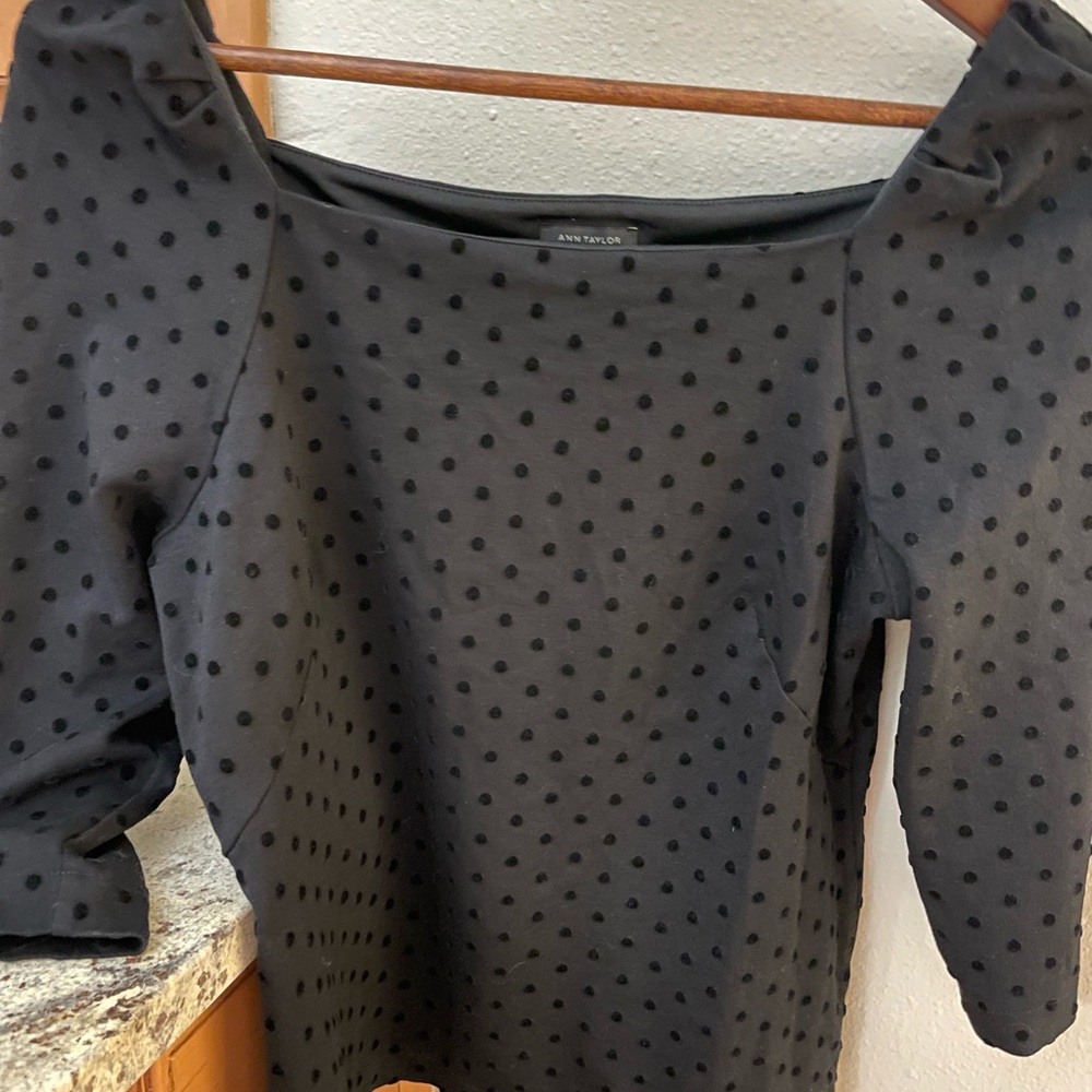 Ann Taylor Black Swiss Dot Boatneck Blouse Gathered Shoulder & 3/4 Sleeve Sz M - Picture 5 of 12